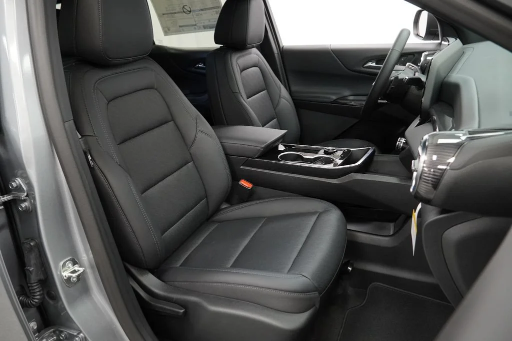 New 2027 Sterling Gray Metallic Chevrolet AWD LT image 27