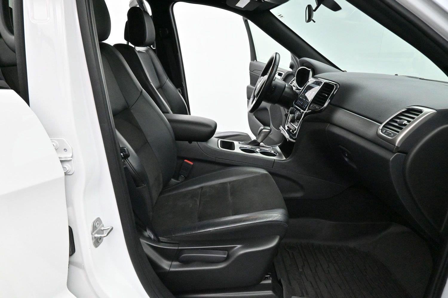 Used 2021 Bright White Clearcoat Jeep Laredo X image 33