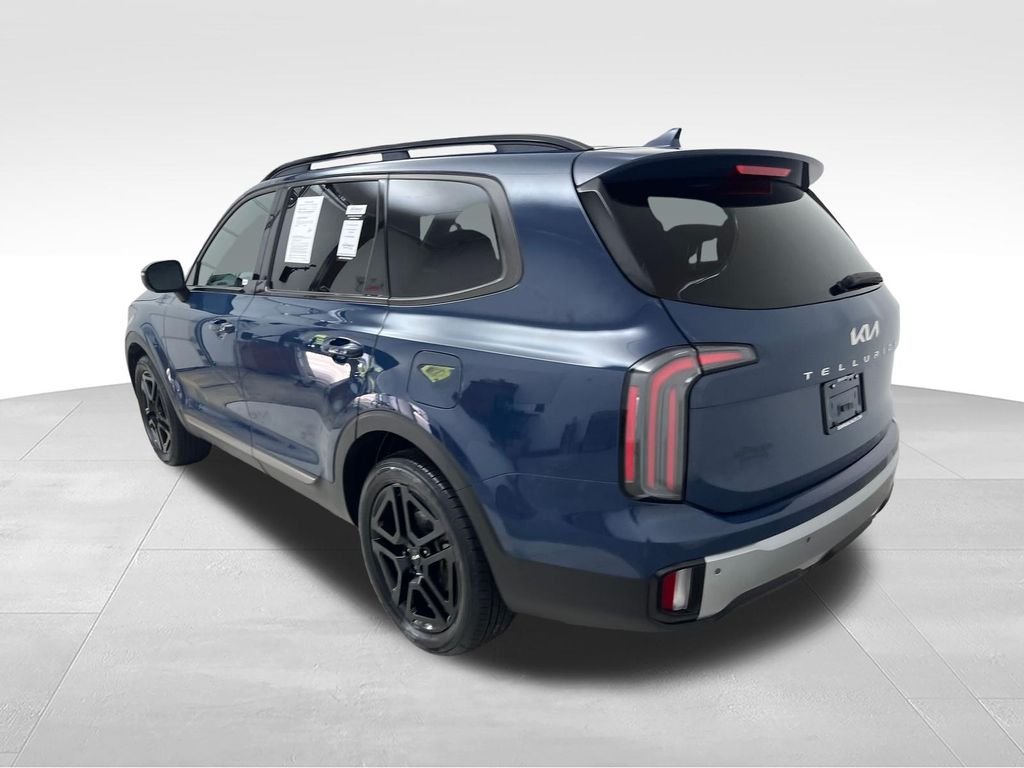 Used 2023 Black Kia EX X-Line image 3