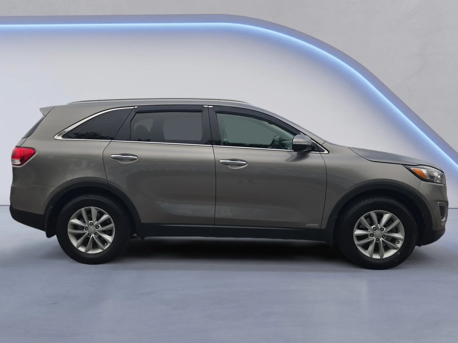 Used 2018 Titanium Silver Kia LX image 7