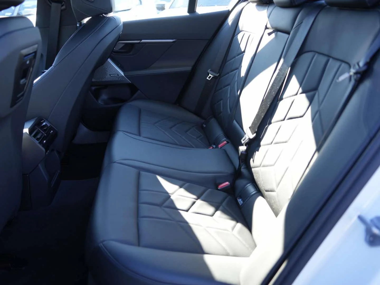 Used 2025 Alpine White BMW 530i Sedan image 10