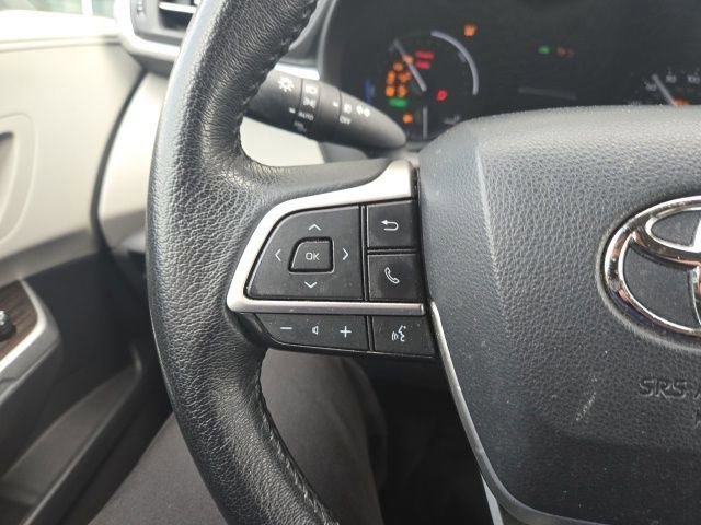 Used 2022 Predawn Gray Mica Toyota XLE image 4