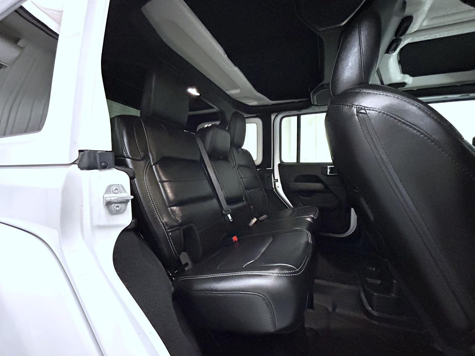 Used 2019 White Jeep Unlimited Sahara image 18