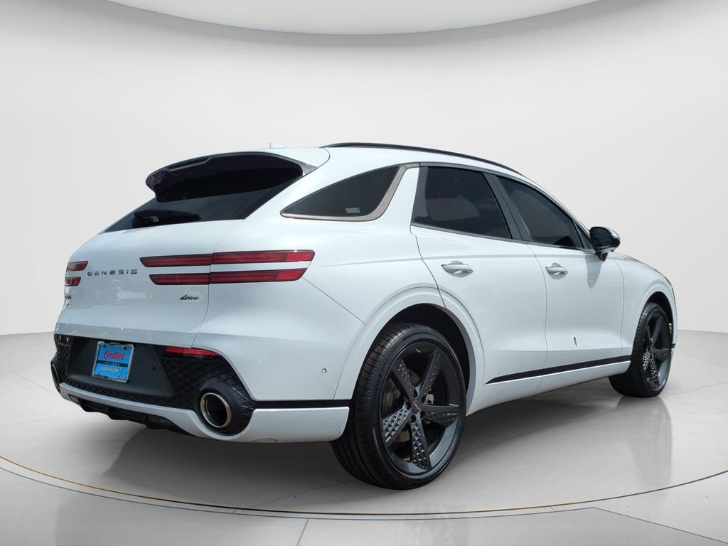 Used 2022 White Genesis 2.5T image 5