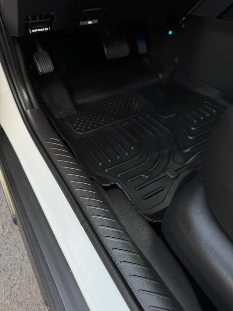 Used 2011 White Suede Ford Limited image 14