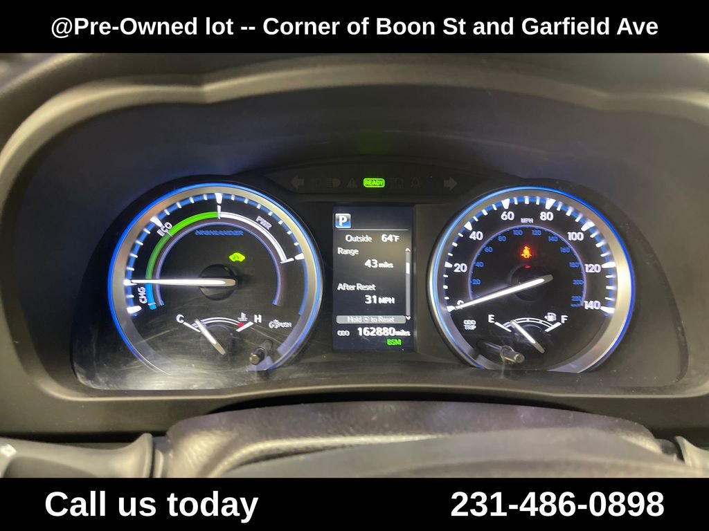 Used 2017 White Toyota XLE image 21