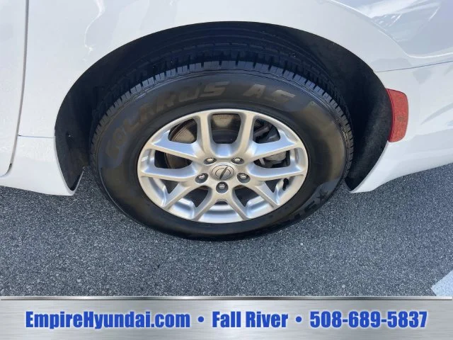 Used 2025 White Chrysler Select image 13