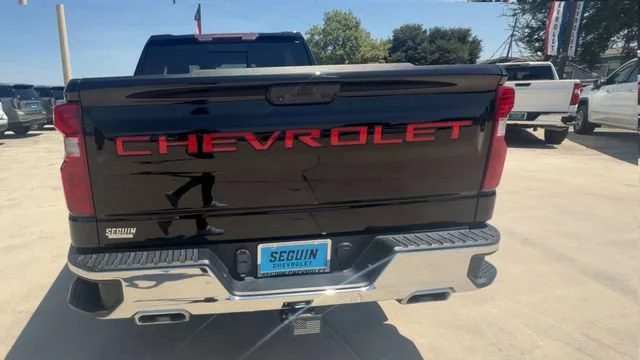 2023 Chevrolet Silverado 1500 LT - Photo 7