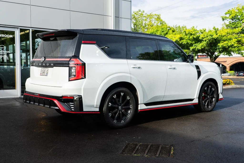 New 2026 Everest White TriCoat / Super Black Two-tone Nissan NISMO® image 6