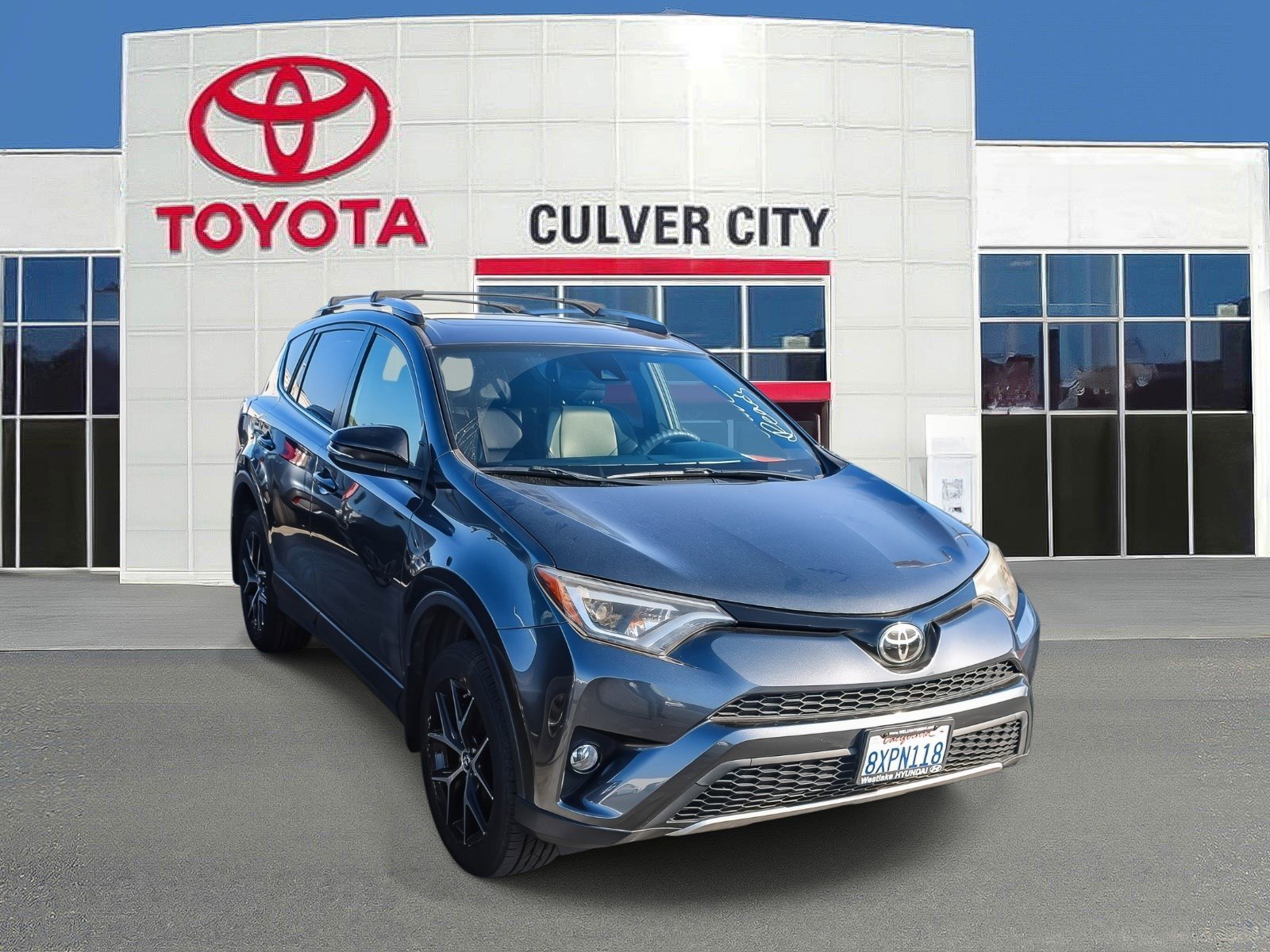 2018 Toyota RAV4 SE's photo