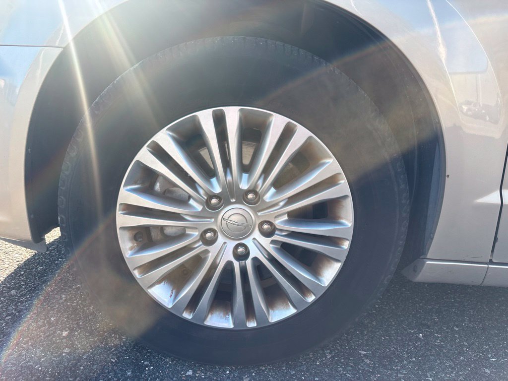 Used 2016 Beige Chrysler Touring-L image 25