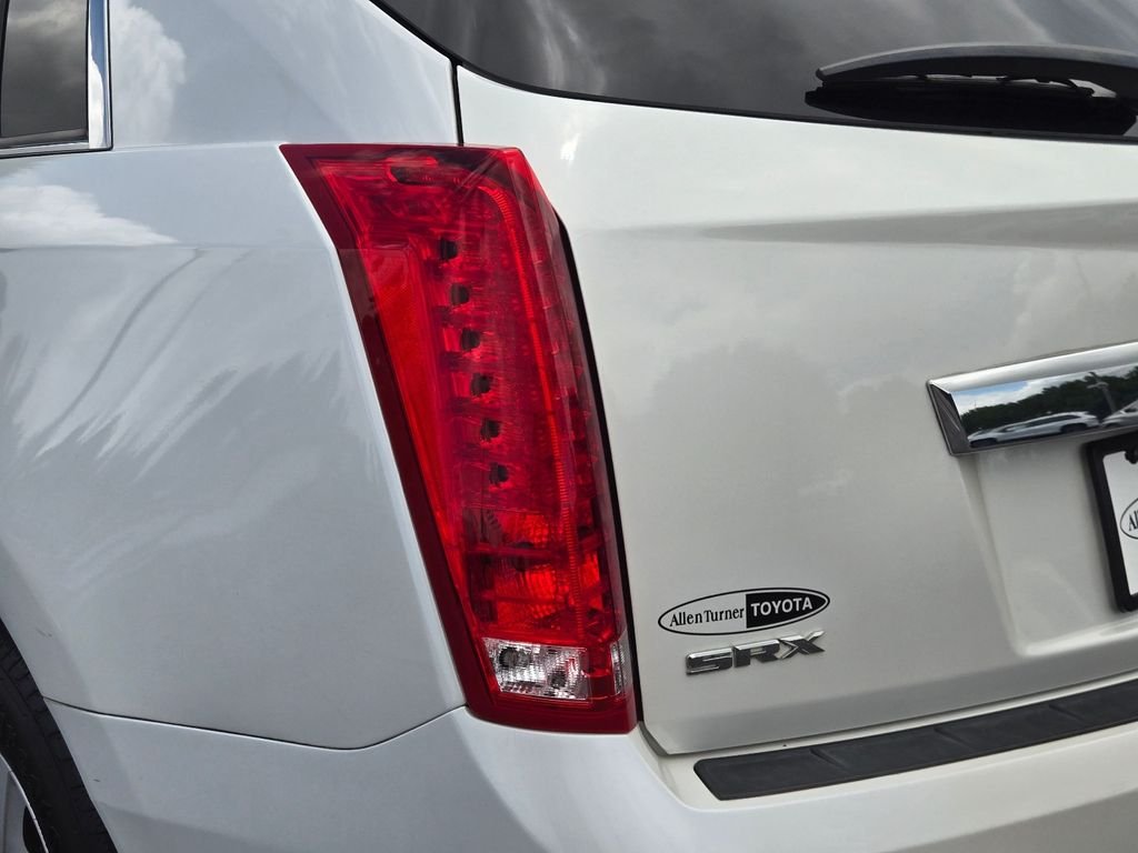 Used 2015 White Cadillac Luxury image 9