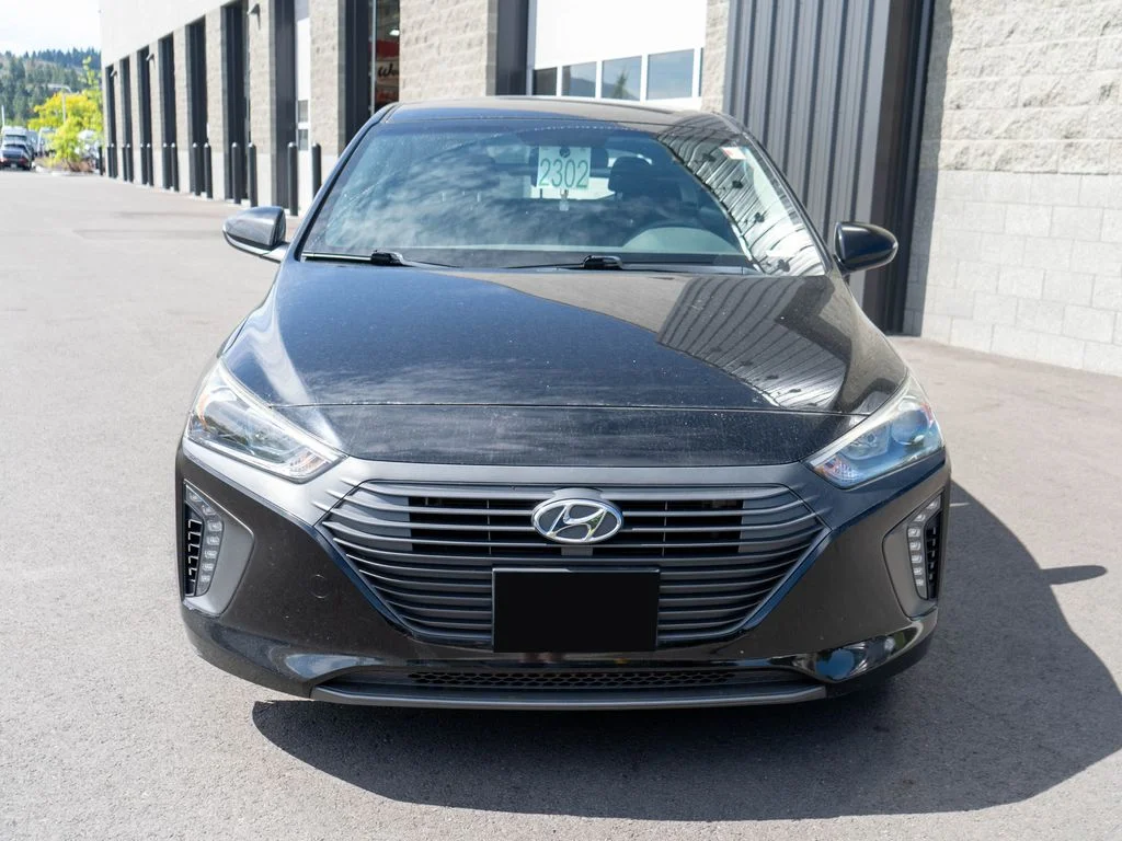 Used 2017 Black Hyundai SEL image 2