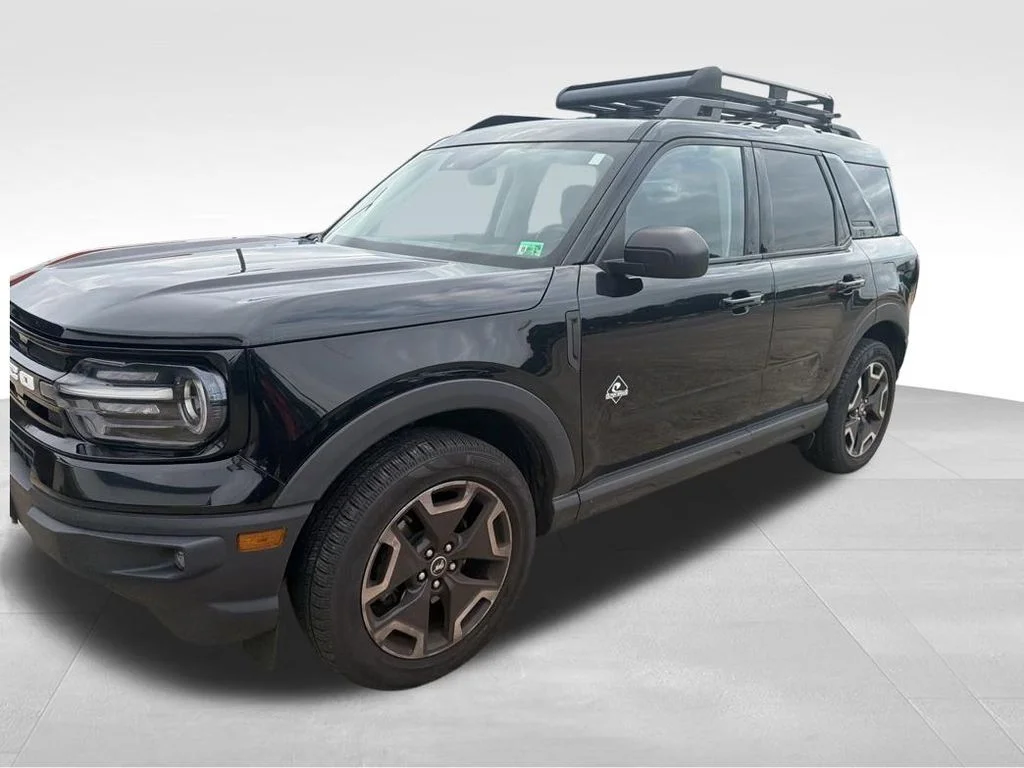 Used 2022 Black Ford Outer Banks image 7
