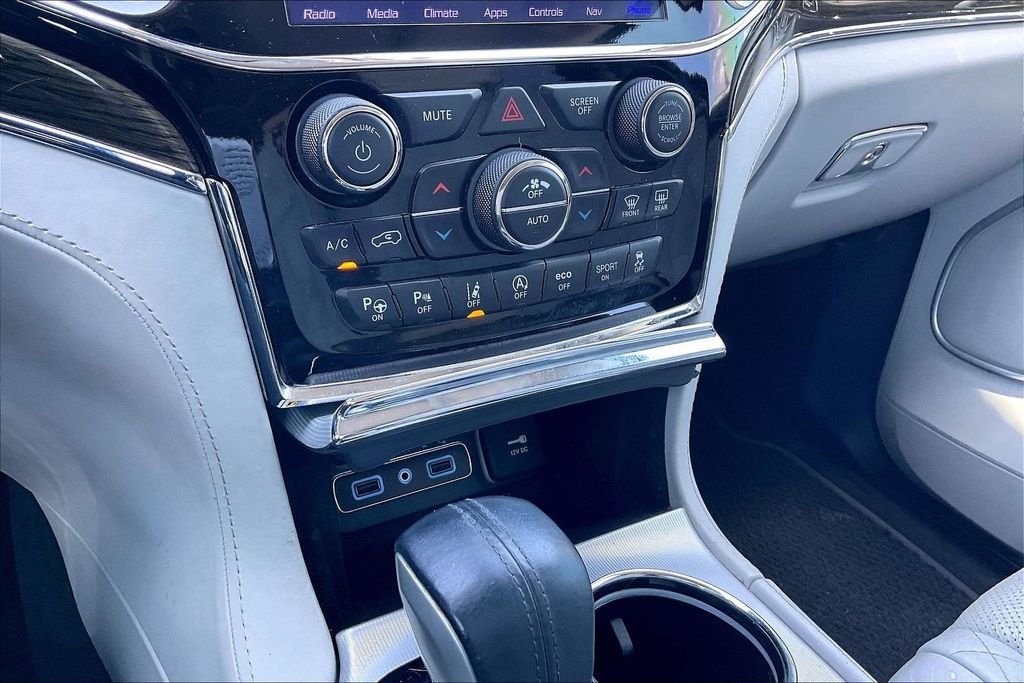 Certified Used 2019 Bright White Clearcoat Jeep Summit image 25
