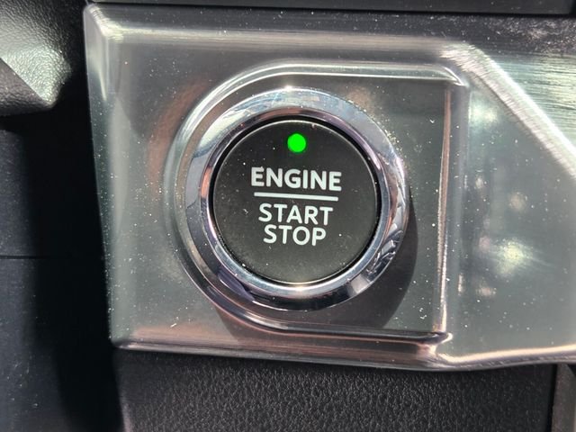Used 2021 Silver Ford Lariat image 21