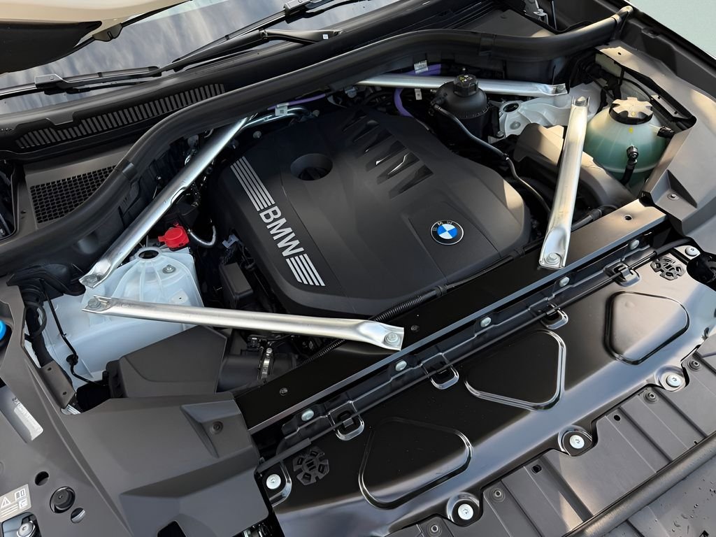 New 2026 Mineral White Metallic BMW xDrive40i image 24