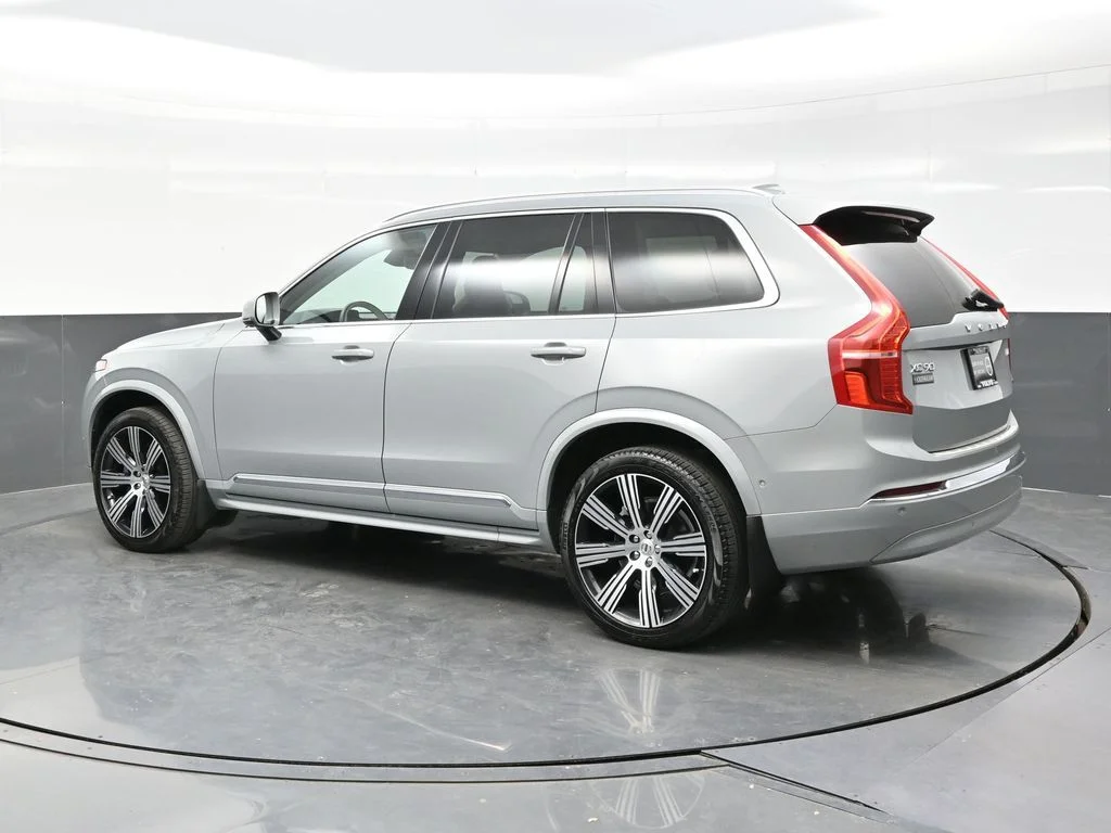 Certified Used 2024 Vapour Grey Volvo Plus image 4