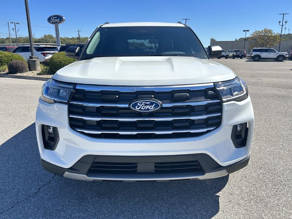New 2027 Star White Metallic Tri-Coat Ford Active image 9