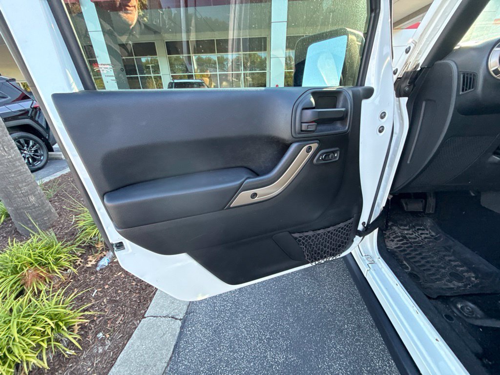 Used 2017 White Jeep Unlimited Sahara image 11