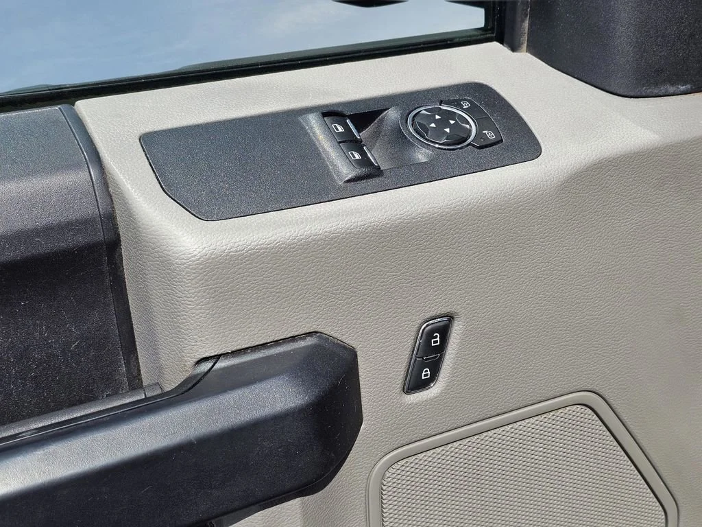 Used 2020 Oxford White Ford XL image 15