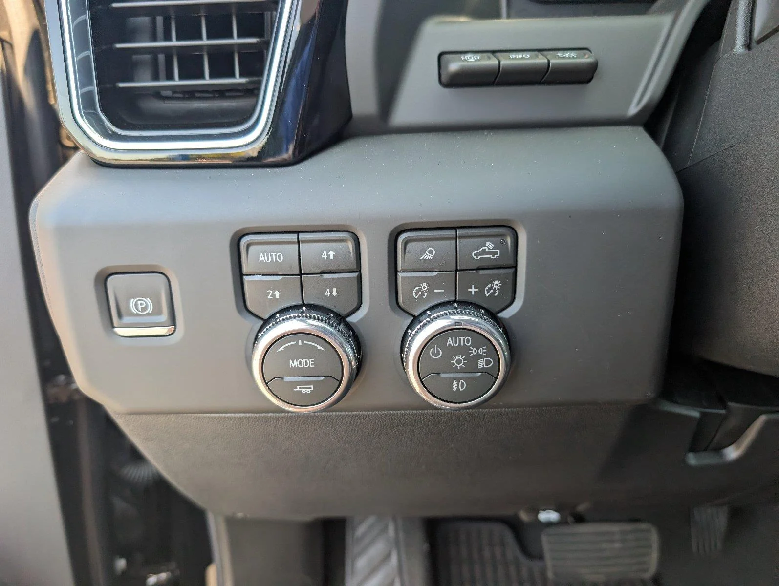New 2026 Onyx Black GMC Denali Ultimate image 32