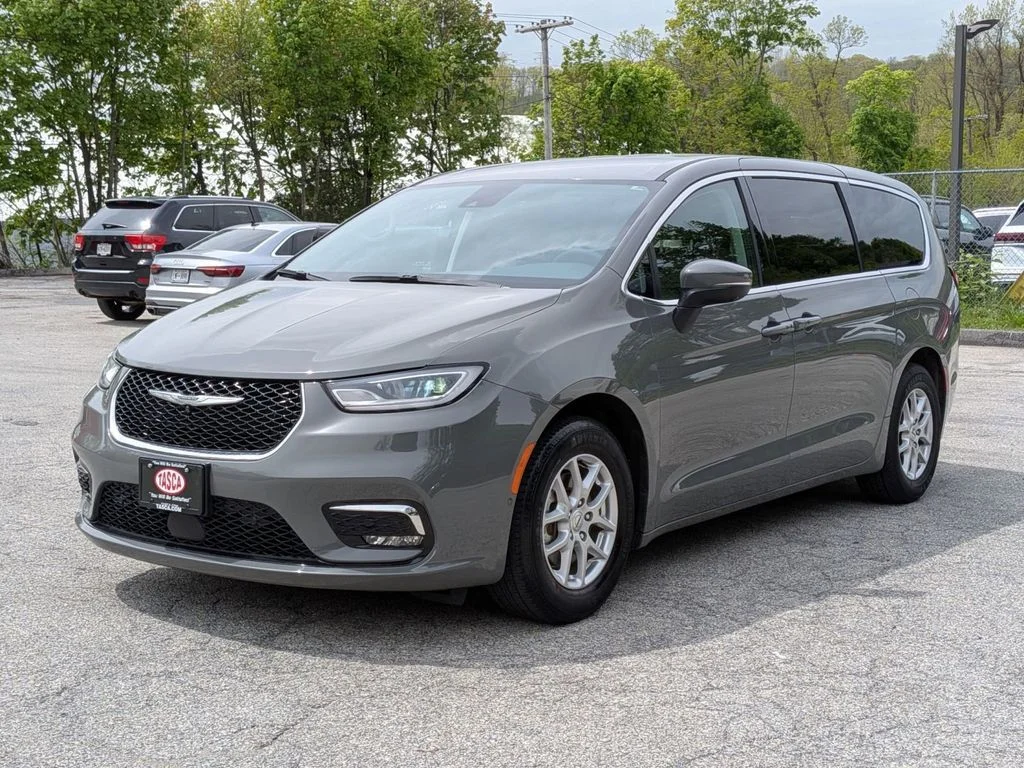 Used 2023 White Chrysler Touring L image 10