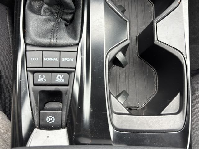 2025 Toyota Camry LE - Photo 30