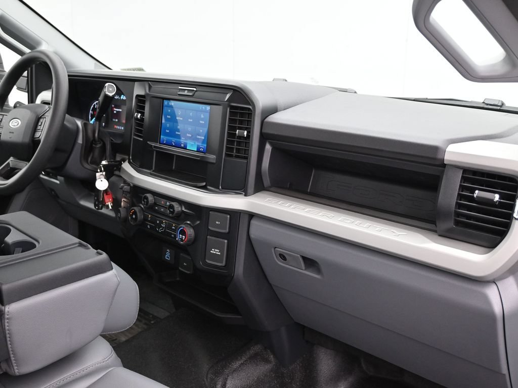 New 2026 Oxford White Ford XL image 25