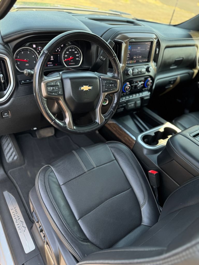Used 2022 Silver Ice Metallic Chevrolet High Country image 30