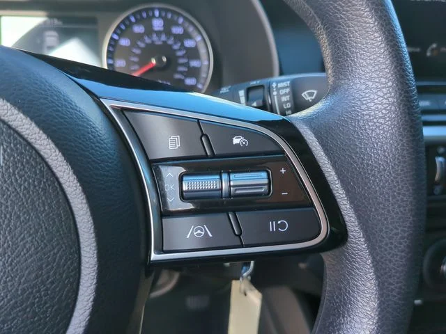Used 2024 White Kia LXS image 25