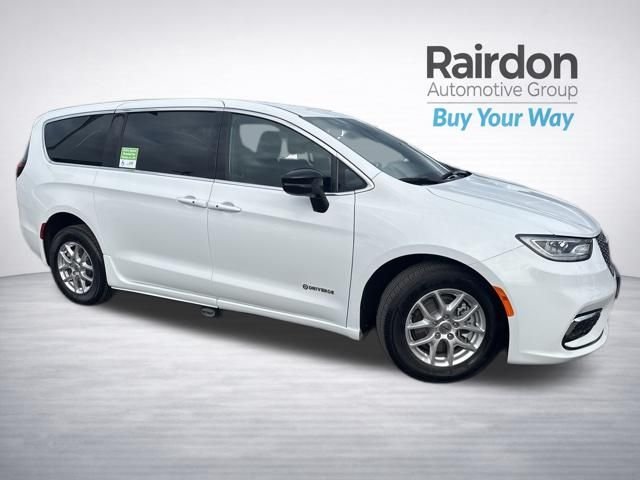 2024 Chrysler Pacifica Touring