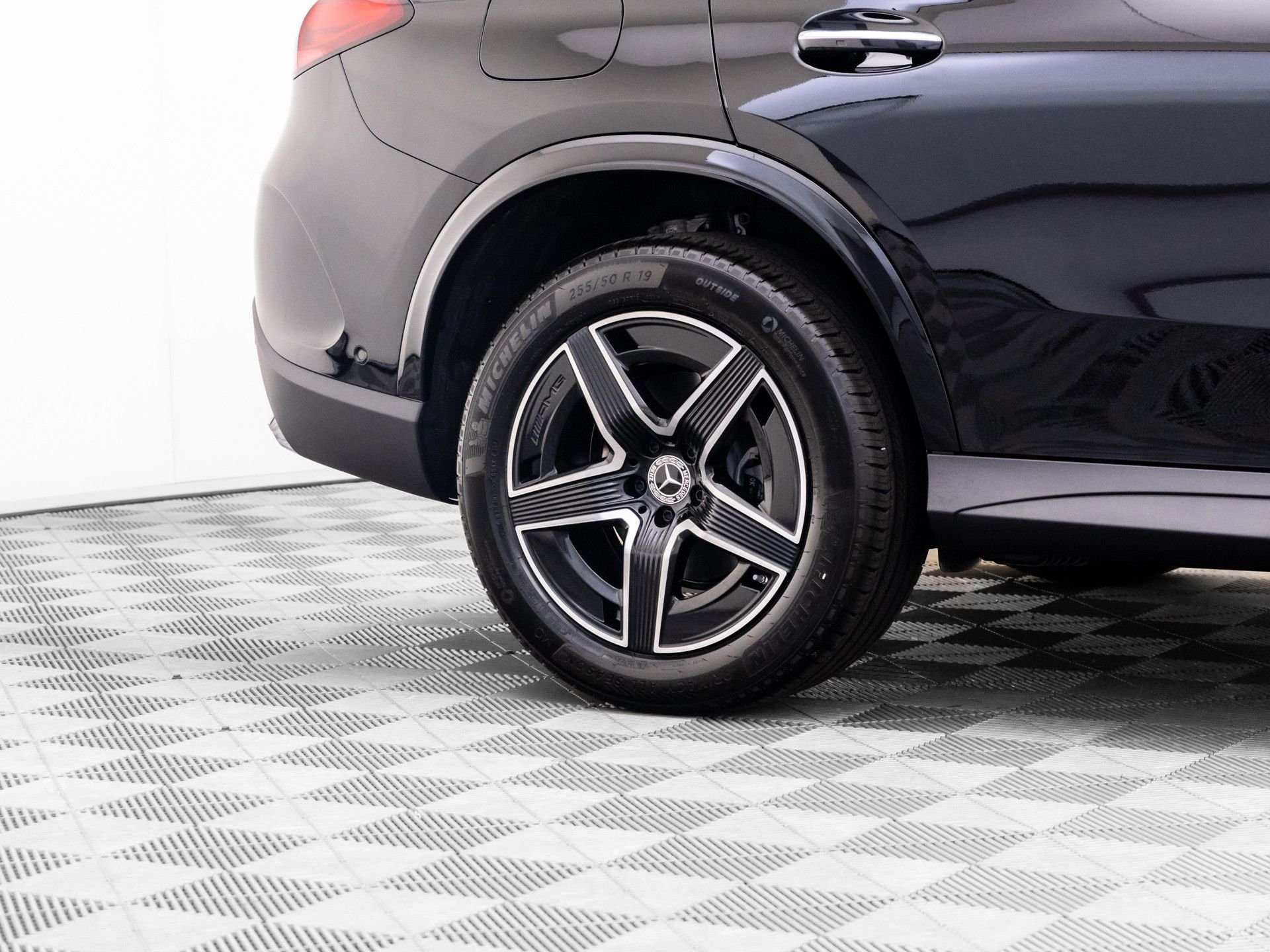 New 2026 Black Mercedes-Benz GLC 300 image 41