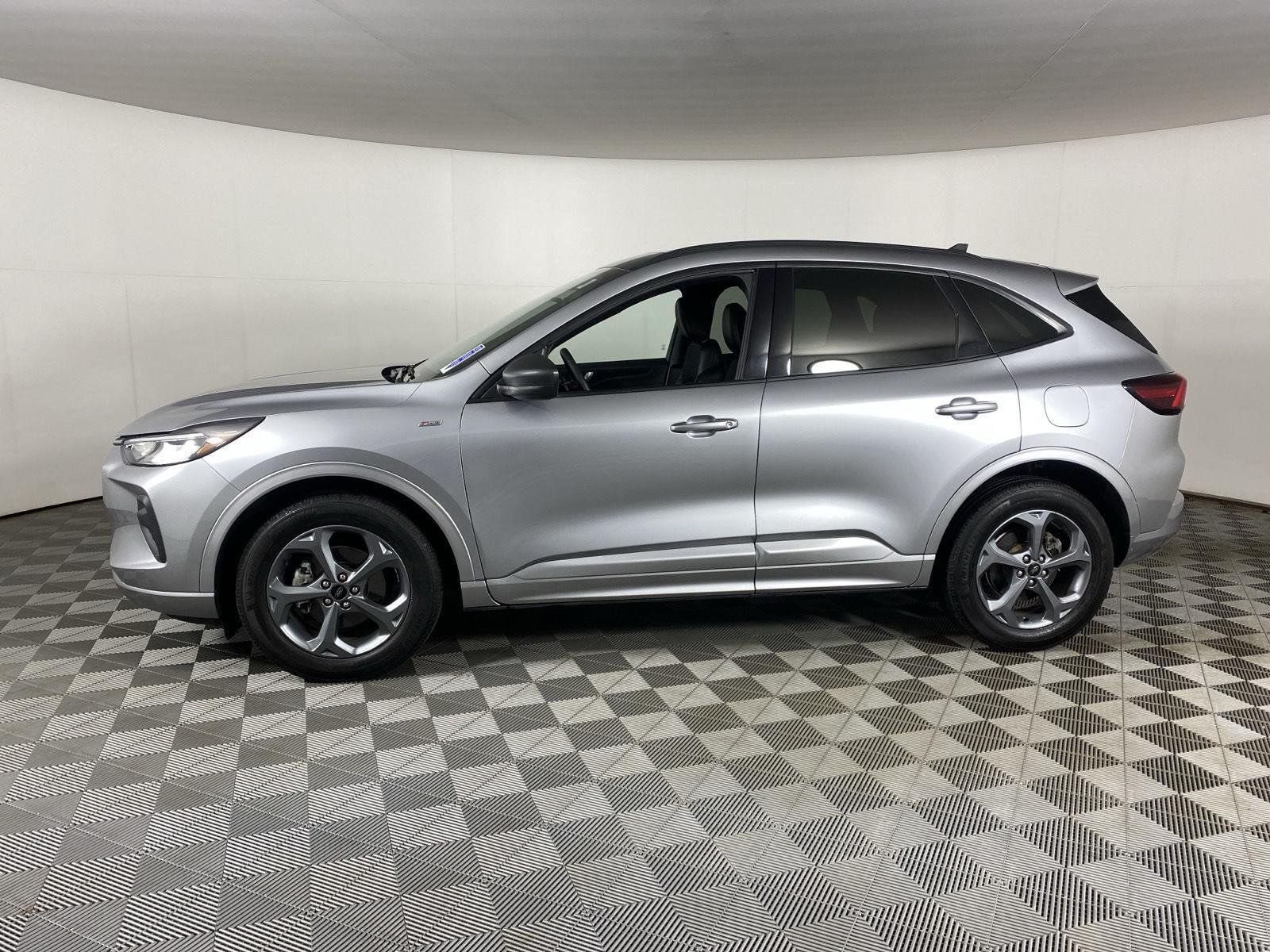 Used 2023 Iconic Silver Ford ST-Line image 6