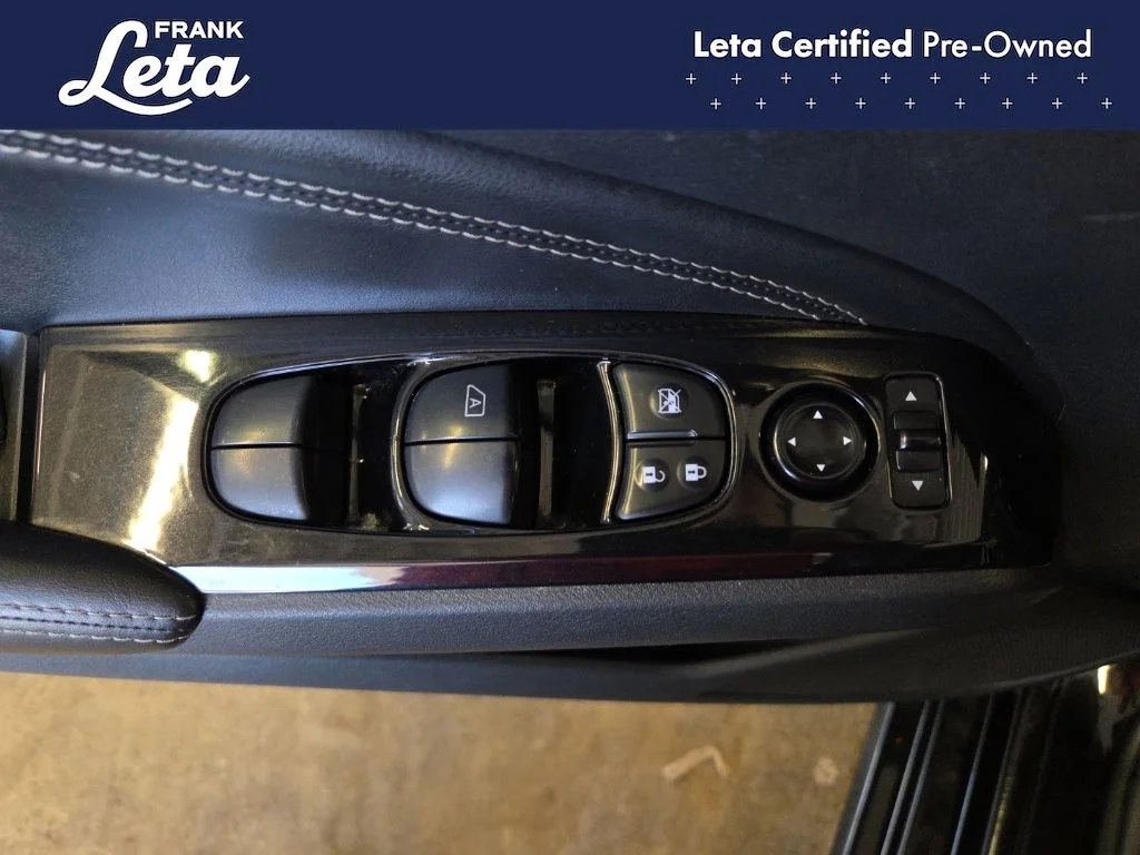 Used 2022 Black Nissan 2.5 SV image 22