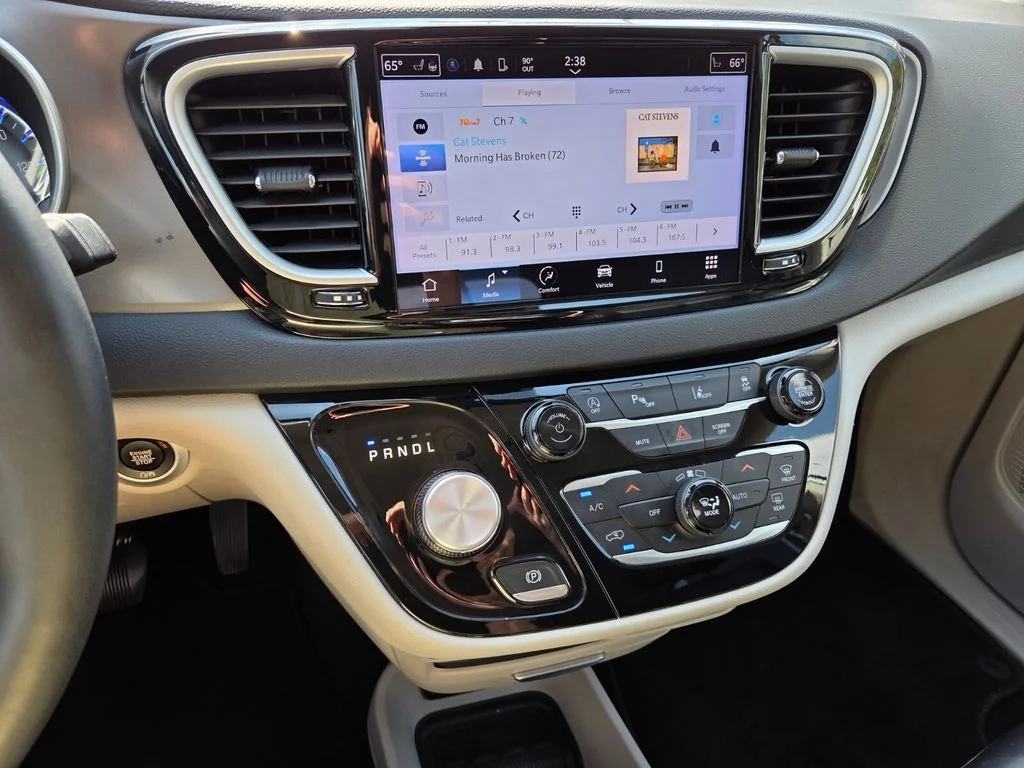 Used 2023 White Chrysler Touring L image 21