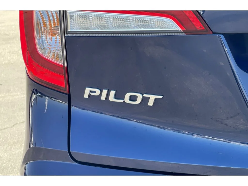 Used 2022 Obsidian Blue Pearl Honda EX-L image 17