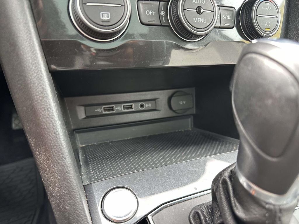 Used 2019 Black Volkswagen 2.0T SE image 25
