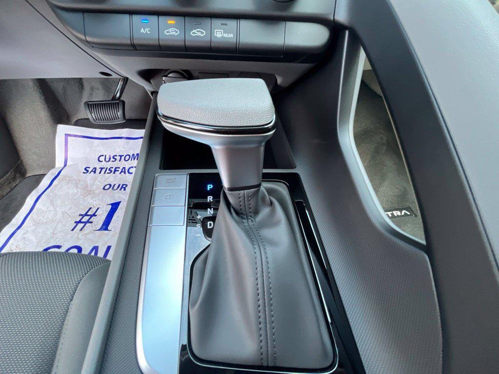 New 2026 White Hyundai SE image 17