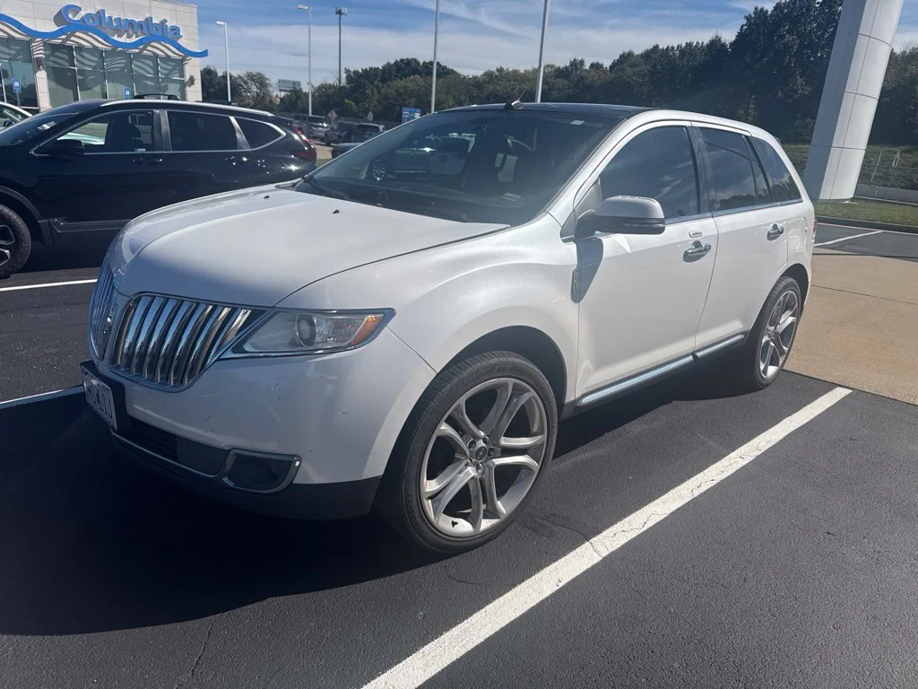 Used 2014 White Lincoln Base image 2