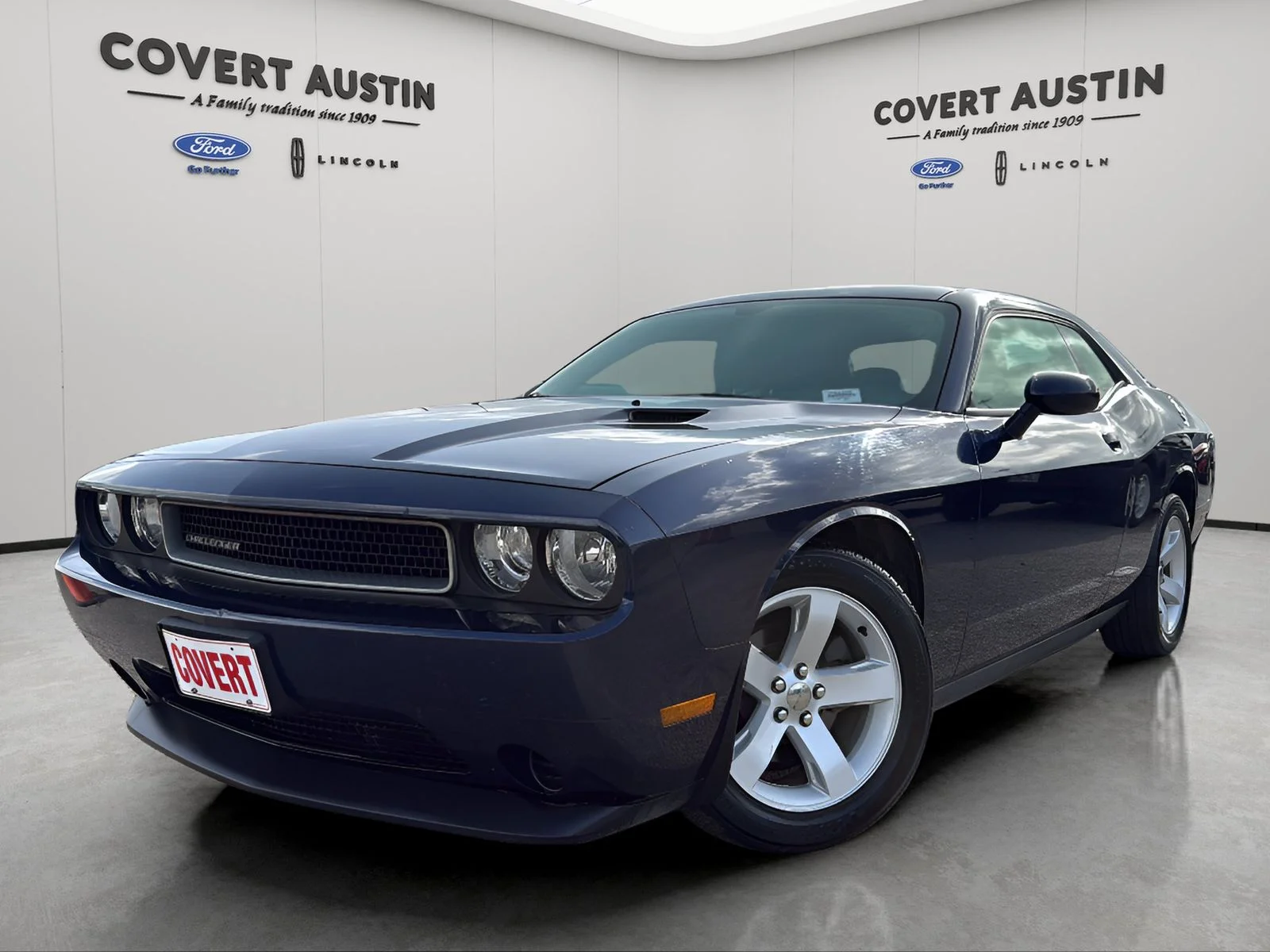 Used 2014 Blue Dodge SXT image 1