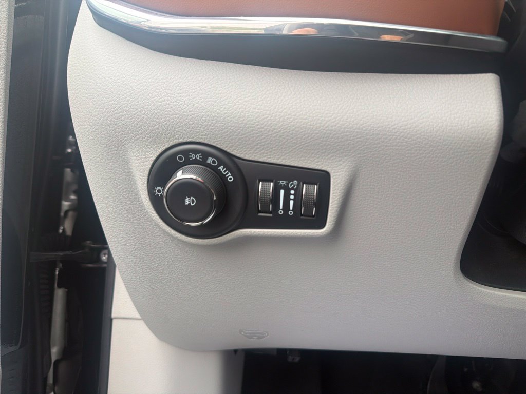 Certified Used 2022 Black Jeep Limited image 24
