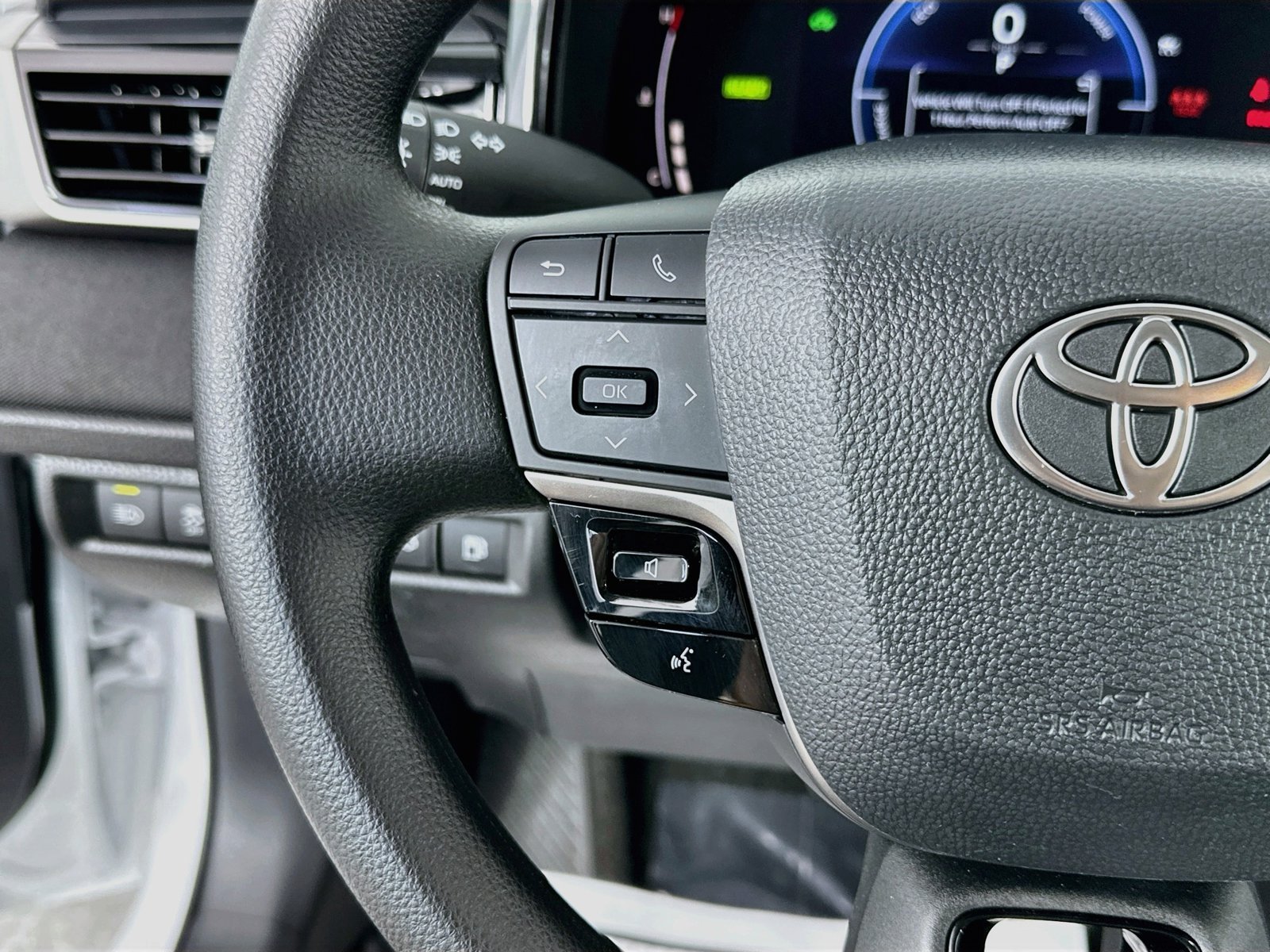 2026 Toyota Camry LE - Photo 14
