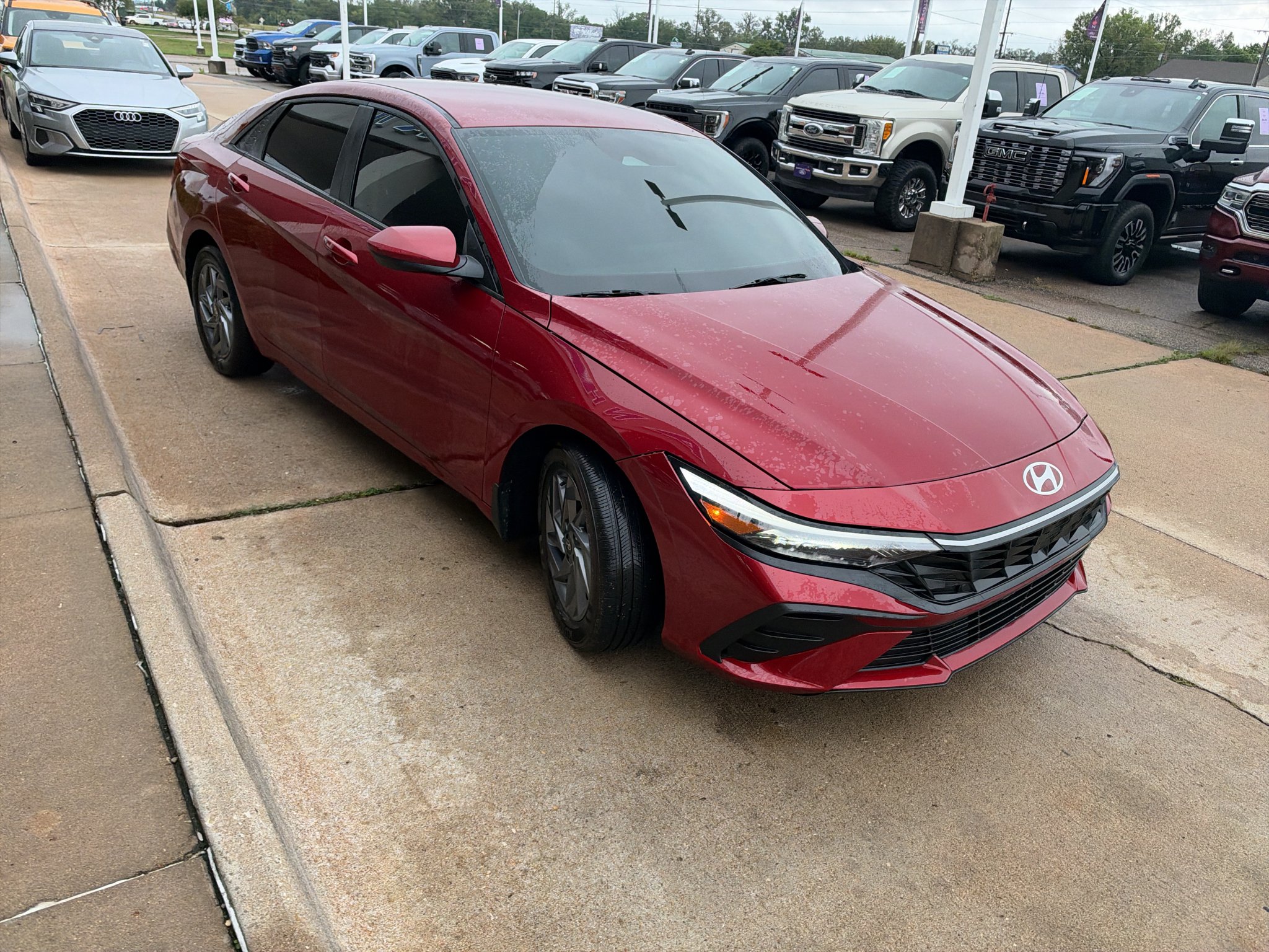 Used 2024 Ultimate Red Hyundai SEL image 4