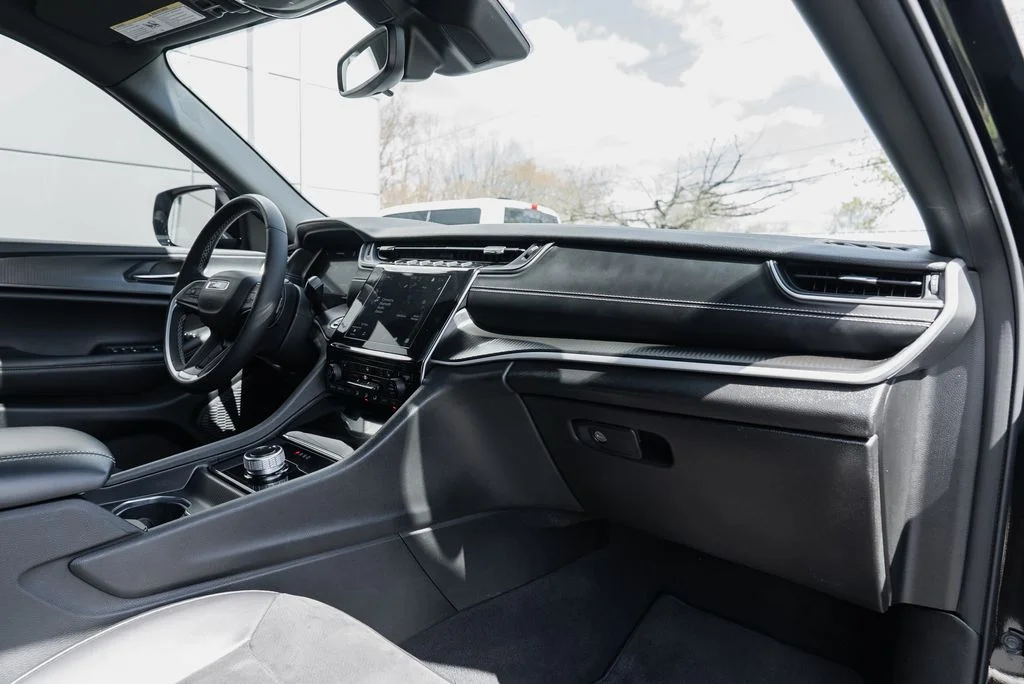 Used 2024 Black Jeep Altitude X image 28