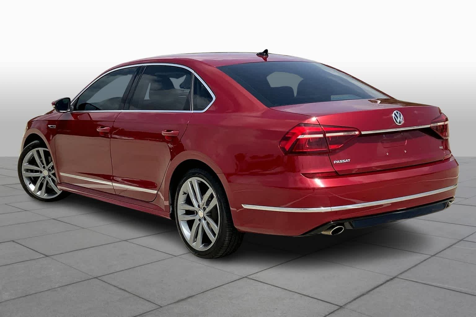 Used 2017 Fortana Red Volkswagen R-Line w/Comfort Pkg image 11