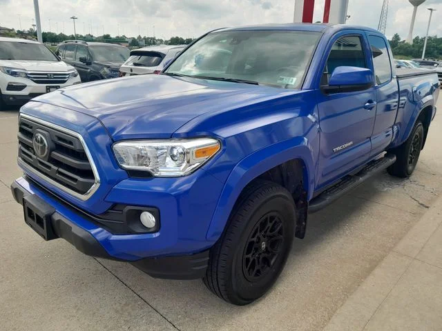 Used 2019 Gray Toyota SR5 image 5