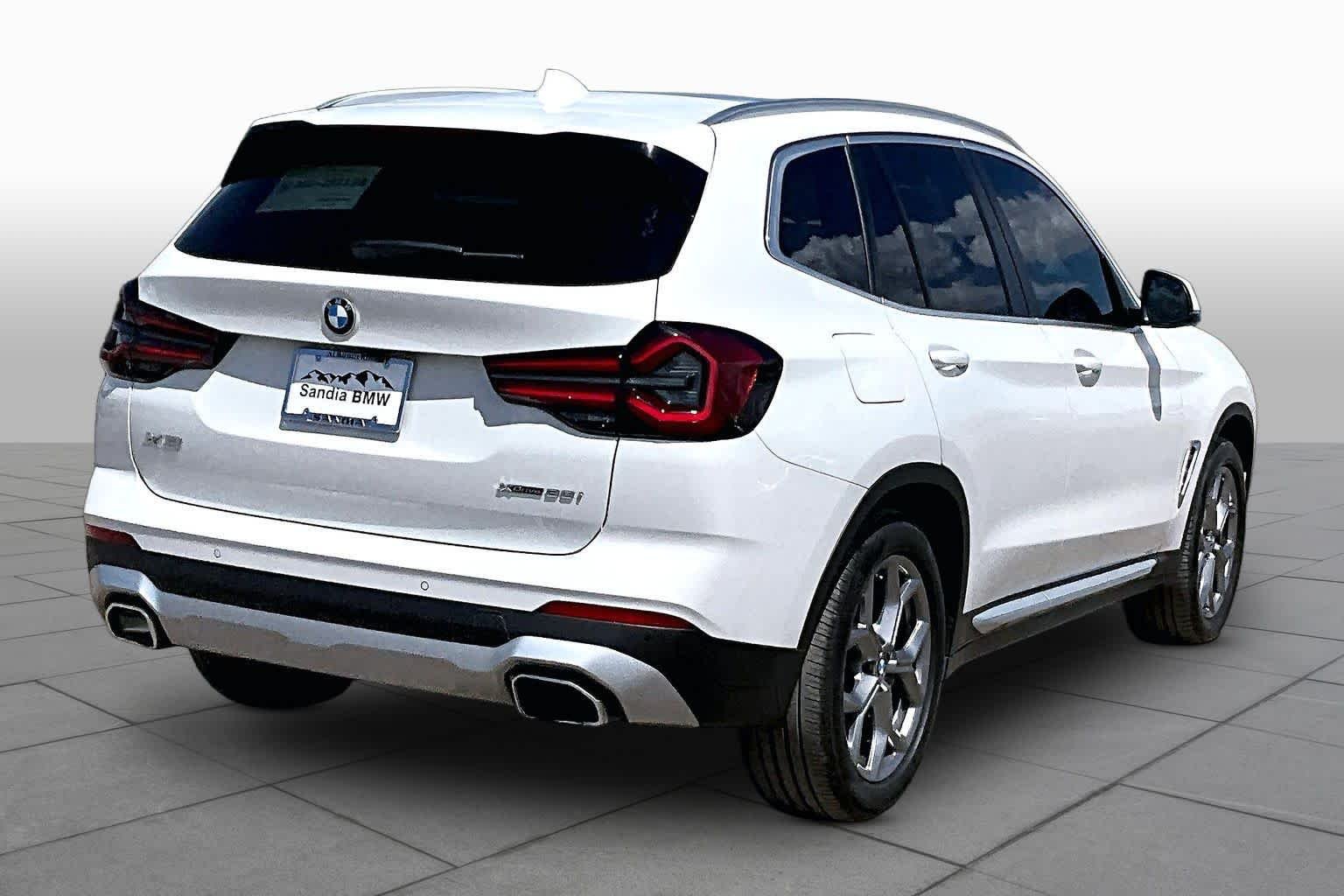 Used 2024 Alpine White BMW xDrive30i image 10