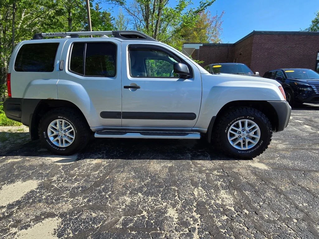Used 2015 Brilliant Silver Nissan S image 2