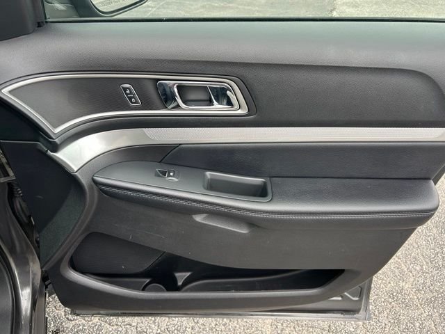 Used 2017 Gray Ford XLT image 10